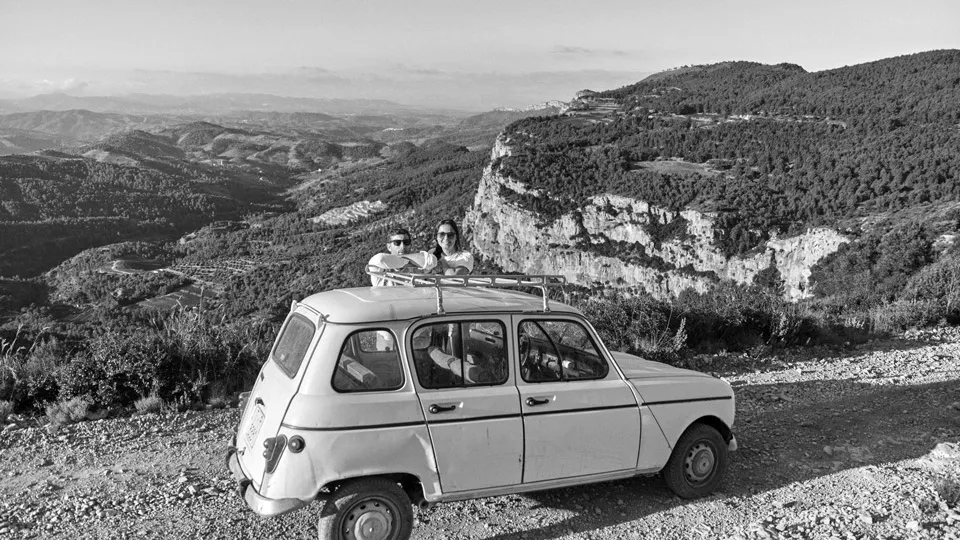 Terroir sense fronteres winemakers vintage car panorama