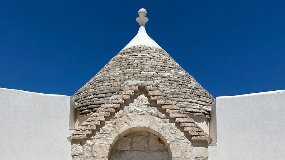 Trullo di puglia traditional stone roof detail